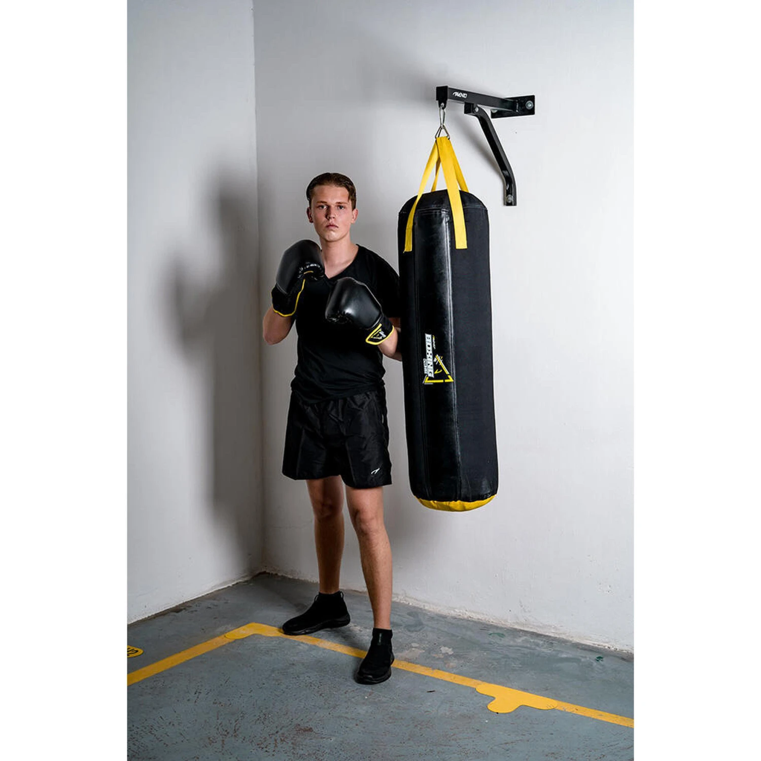 AVENTO Support Mural Pour Sac De Boxe - Acier 3 AVENTO Support Mural Pour Sac De Boxe - Acier – Image 3